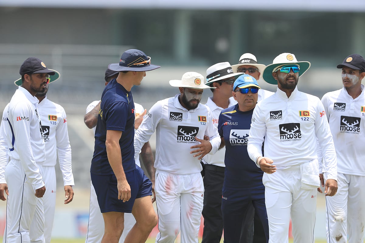 অসুস্থ হয়ে মাঠ ছাড়েন কুশল মেন্ডিস