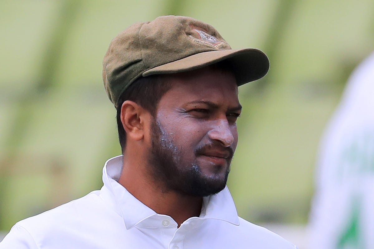 সাকিব ফিরিয়েছেন করুনারত্নেকে