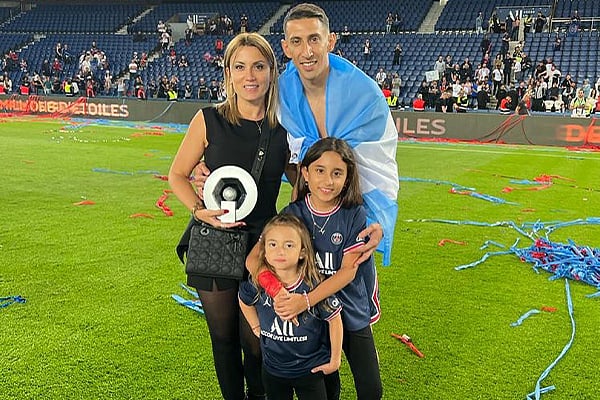 পিএসজির হয়ে নিজের শেষ ম্যাচের পর সপরিবারে আনহেল দি মারিয়া