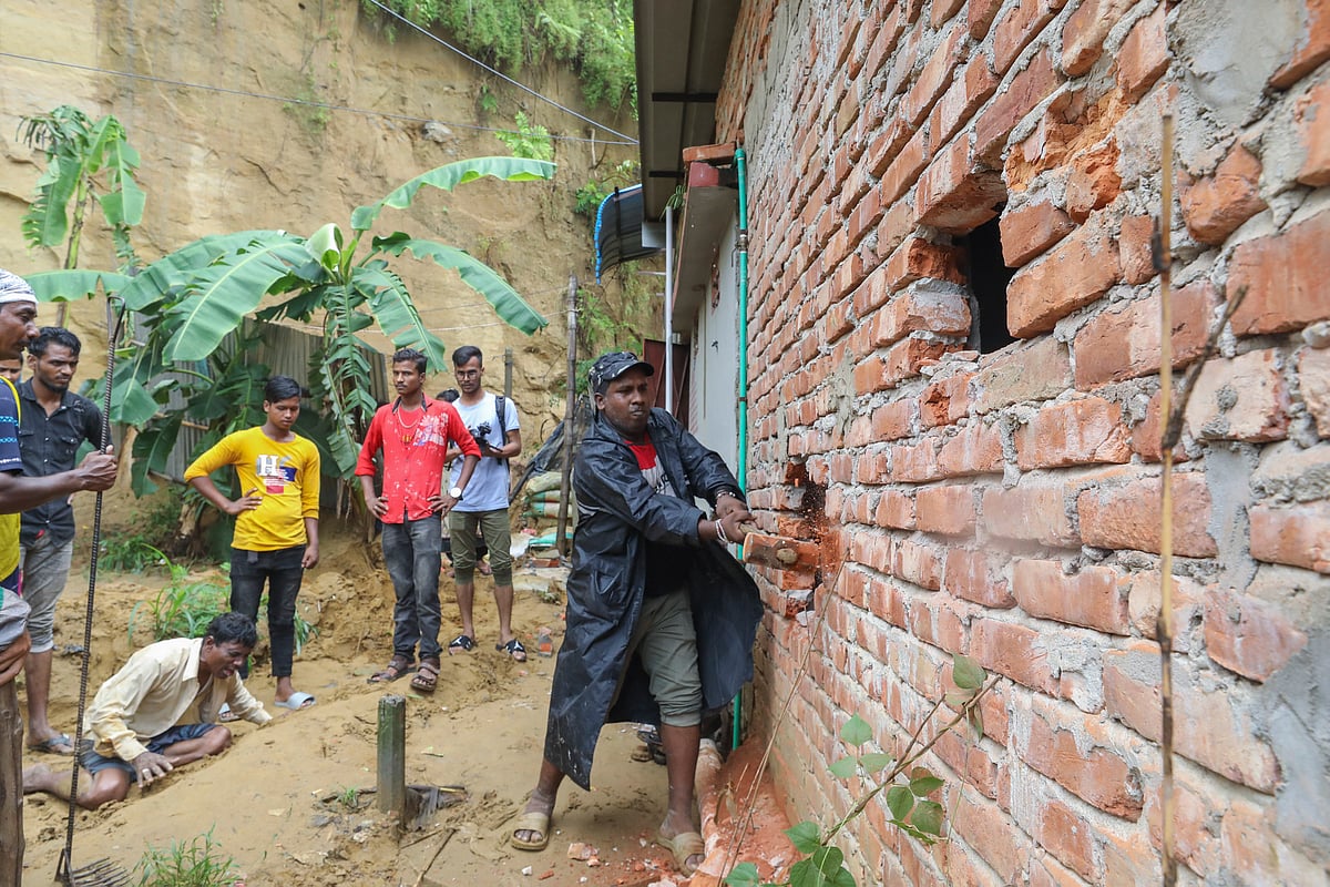 চট্টগ্রাম নগরের পাহাড়গুলোতে অবৈধভাবে গড়ে ওঠা ঝুঁকিপূর্ণ বসতি উচ্ছেদ অভিযান শুরু করেছে প্রশাসন