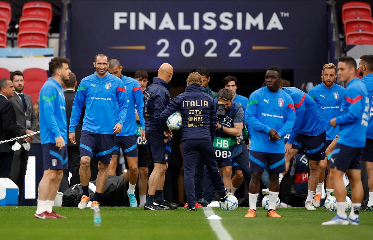 ইউরো চ্যাম্পিয়ন, কিন্তু বিশ্বকাপে নেই, এটা তাড়িয়ে বেড়াচ্ছে ইতালিকে