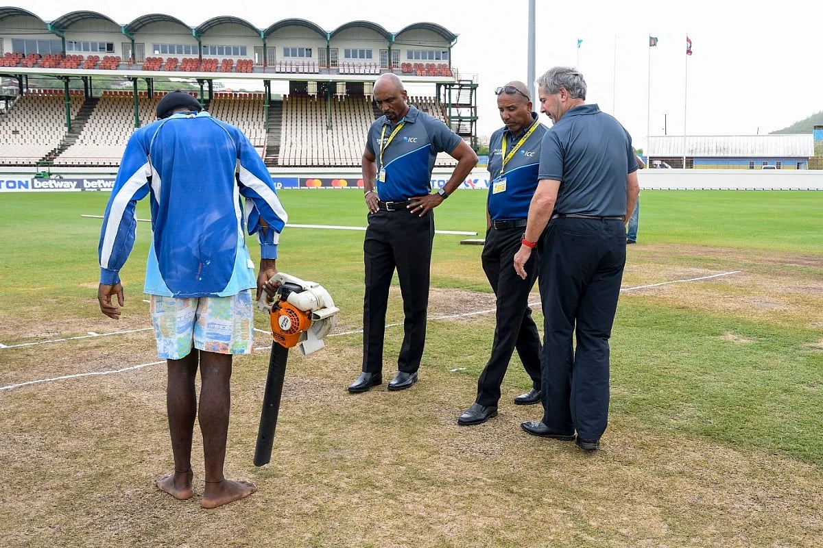 সেন্ট লুসিয়া টেস্টের চতুর্থ দিন বৃষ্টির কারণে বিলম্বিত হয়েছে খেলা