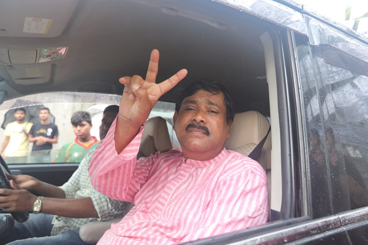 কুমিল্লা সিটি করপোরেশন নির্বাচনে ভোট দিয়েছেন স্বতন্ত্র প্রার্থী মনিরুল হক