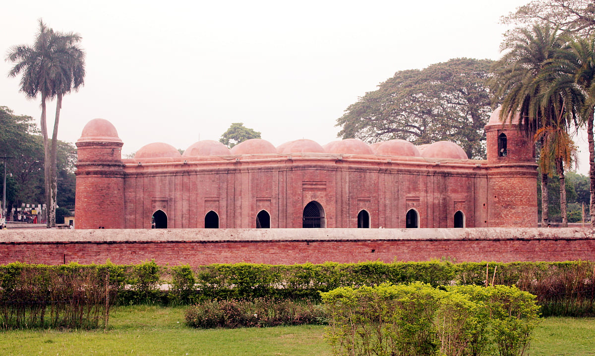 বাগেরহাটের ঐতিহ্যবাহী ষাটগম্বুজ মসজিদ