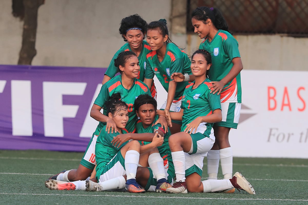 মালয়েশিয়াকে ৬–০ গোলে হারিয়েছে মেয়েদের জাতীয় ফুটবল দল