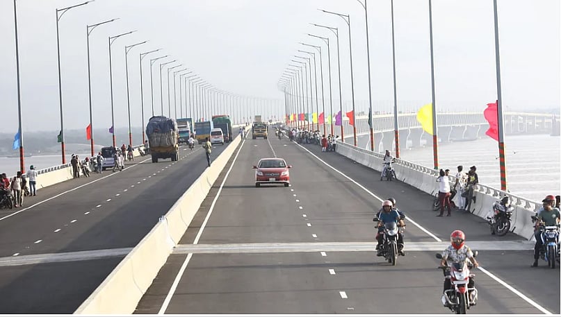 আঞ্চলিক বিচ্ছিন্নতা নিয়ে আধুনিক উন্নয়নবাদী জাতিরাষ্ট্র সবল হয় না। এটা হলো পদ্মা সেতুর দীর্ঘমেয়াদি রাজনৈতিক তাৎপর্য