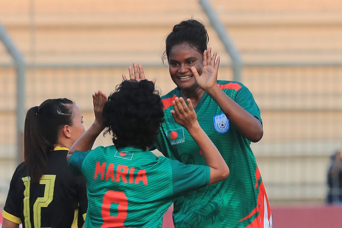 দুটি গোল করেছেন আঁখি