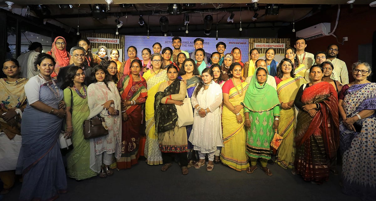 একশনএইড বাংলাদেশ-এর কান্ট্রি ডিরেক্টর ফারাহ্ কবিরের সঙ্গে পাঁচ নারীনেত্রী ও অন্যান্যরা