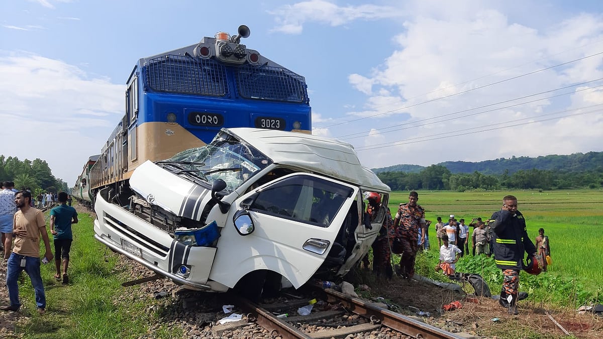 Yashirin kamerada ayol sevgilisini uyiga taklif qildi.