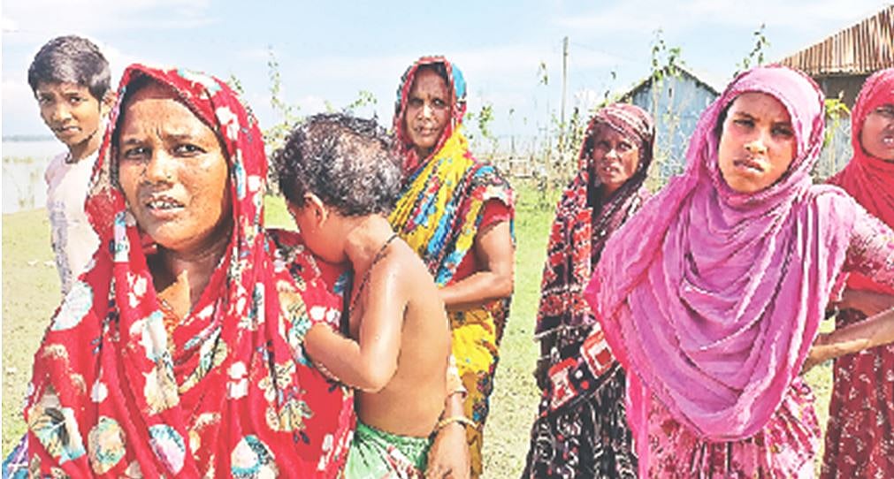 বন্যার পর ক্ষতিগ্রস্ত পরিবারগুলো পড়েছে অর্থসংকটে। তাই তাদের মধ্যে ঈদের আনন্দ নেই। গতকাল কুড়িগ্রাম সদর উপজেলার যাত্রাপুর ইউনিয়নের পোড়ার চরে