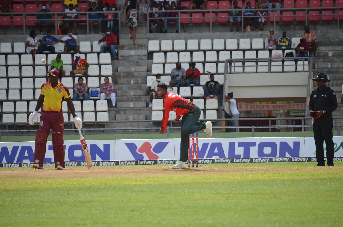 সাকিবের এক ওভারেই ২৩ রান নিয়েছেন রোভম্যান পাওয়েল