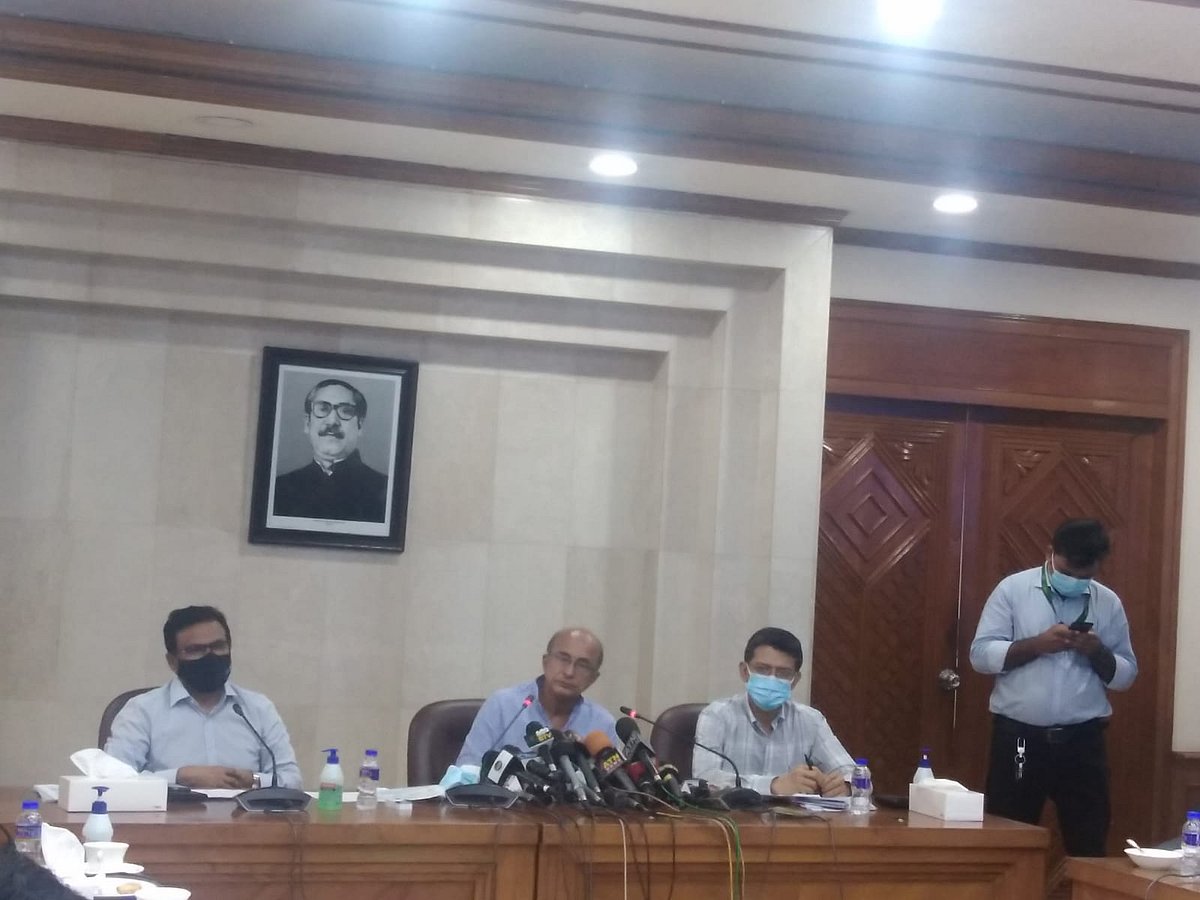 সংবাদ সম্মেলনে বক্তব্য দেন প্রধানমন্ত্রীর বিদ্যুৎ জ্বালানি ও খনিজ সম্পদ–বিষয়ক উপদেষ্টা তৌফিক–ই–এলাহী চৌধুরী