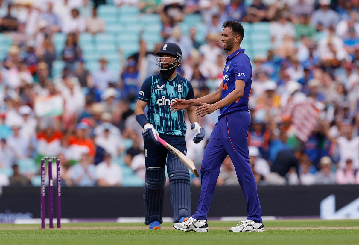 ভারতের সামনে উড়ে গেছে ইংল্যান্ড