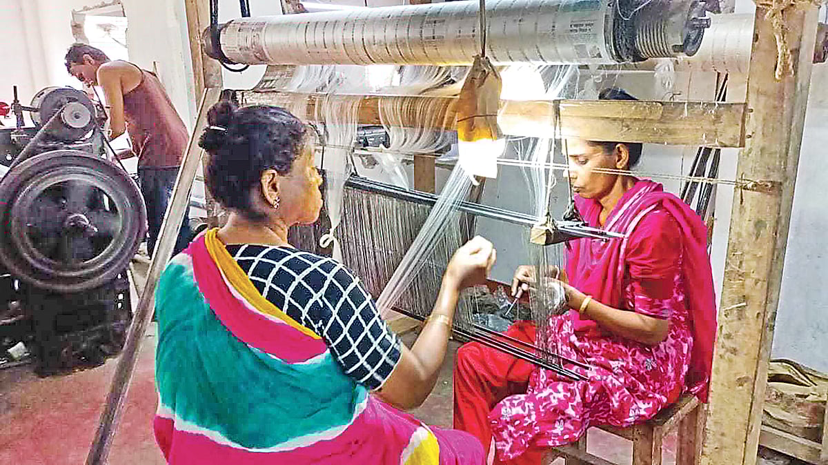 রেশম সুতা তৈরিতে কাজ করছেন দুই নারী শ্রমিক