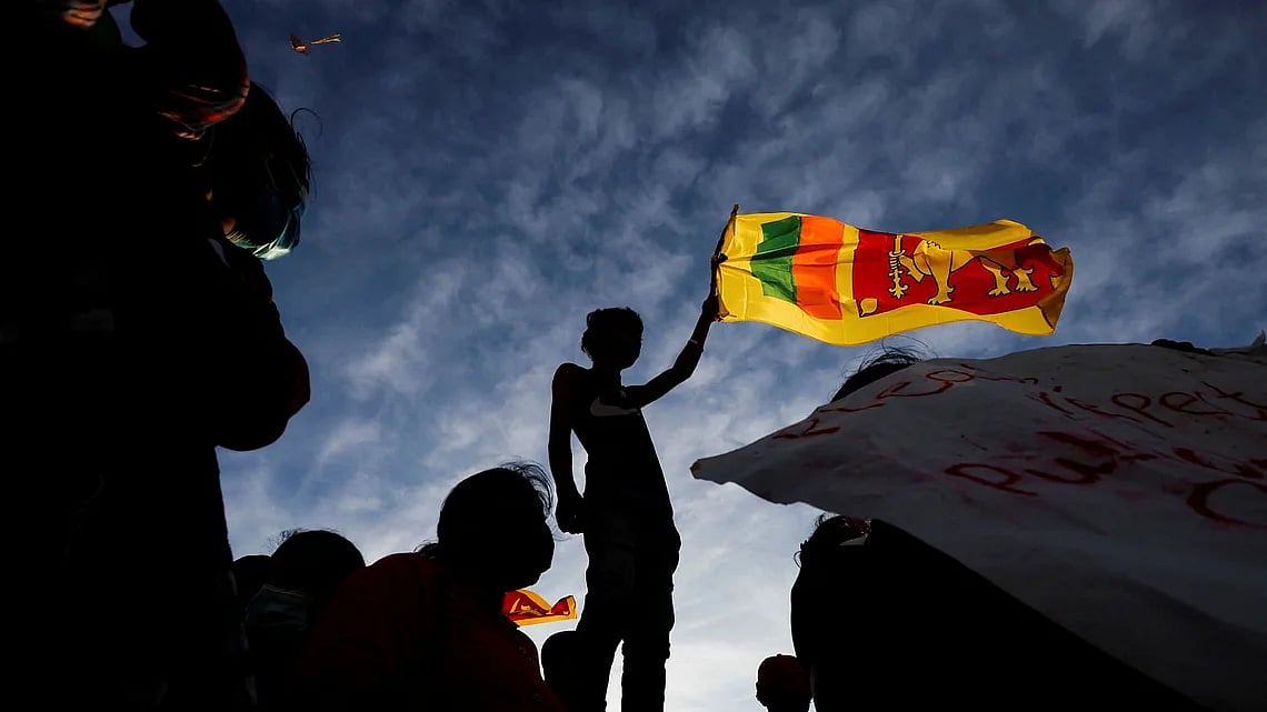 চরম অর্থনৈতিক–রাজনৈতিক সংকটে পড়েছে দক্ষিণ এশিয়ার দেশ শ্রীলঙ্কা