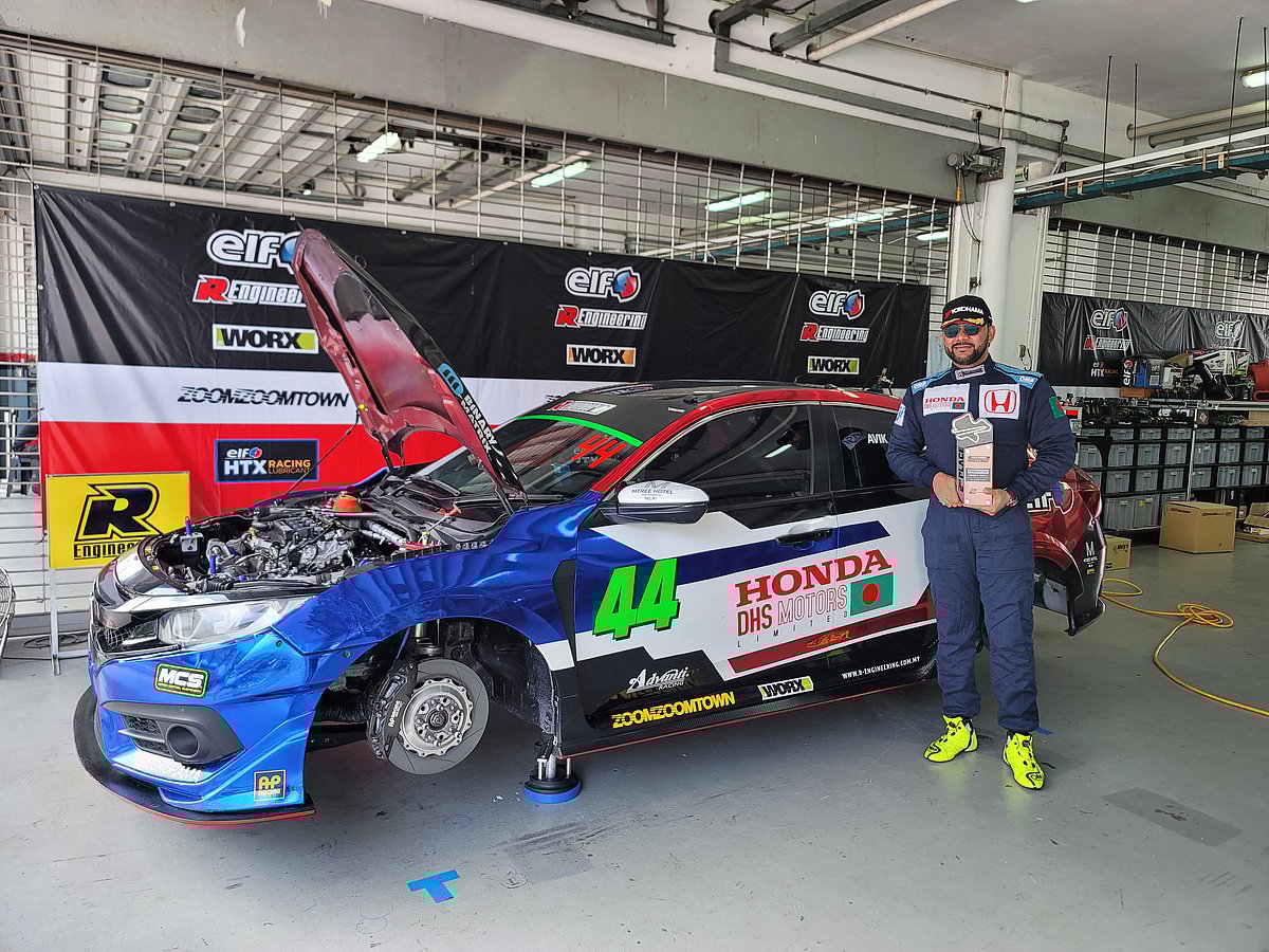 মালয়েশিয়ায় ইন্টারন্যাশনাল সিরিজের দ্বিতীয় হওয়ার পর মোটর রেসার অভিক আনোয়ার