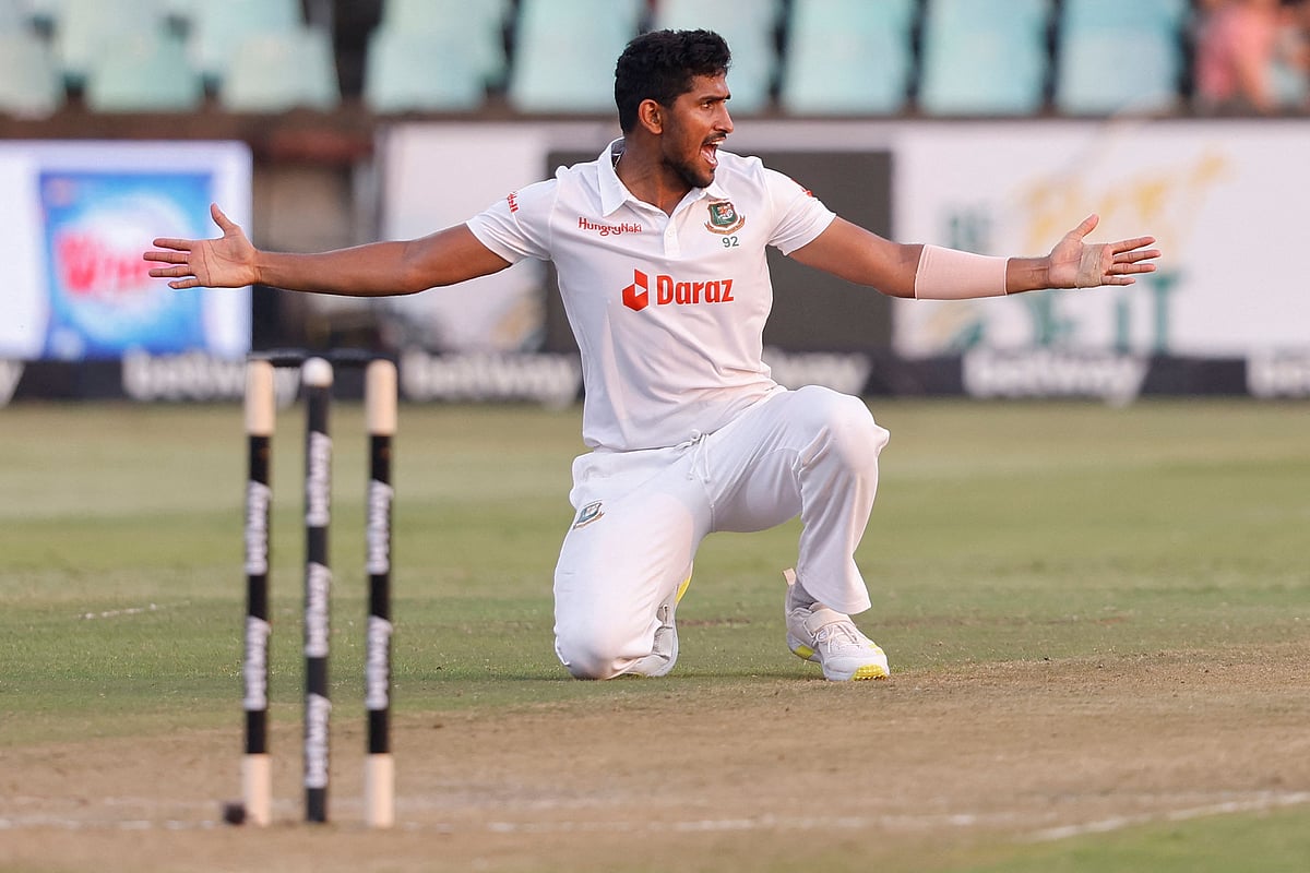 খালেদ আহমেদ ছাড়া কেউ একাধিক উইকেট পাননি