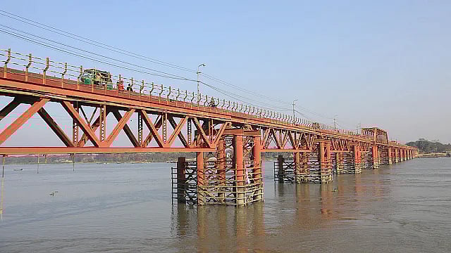 ১৯৩১ সালে কর্ণফুলী নদীর ওপর কালুরঘাট সেতু নির্মাণ করা হয়