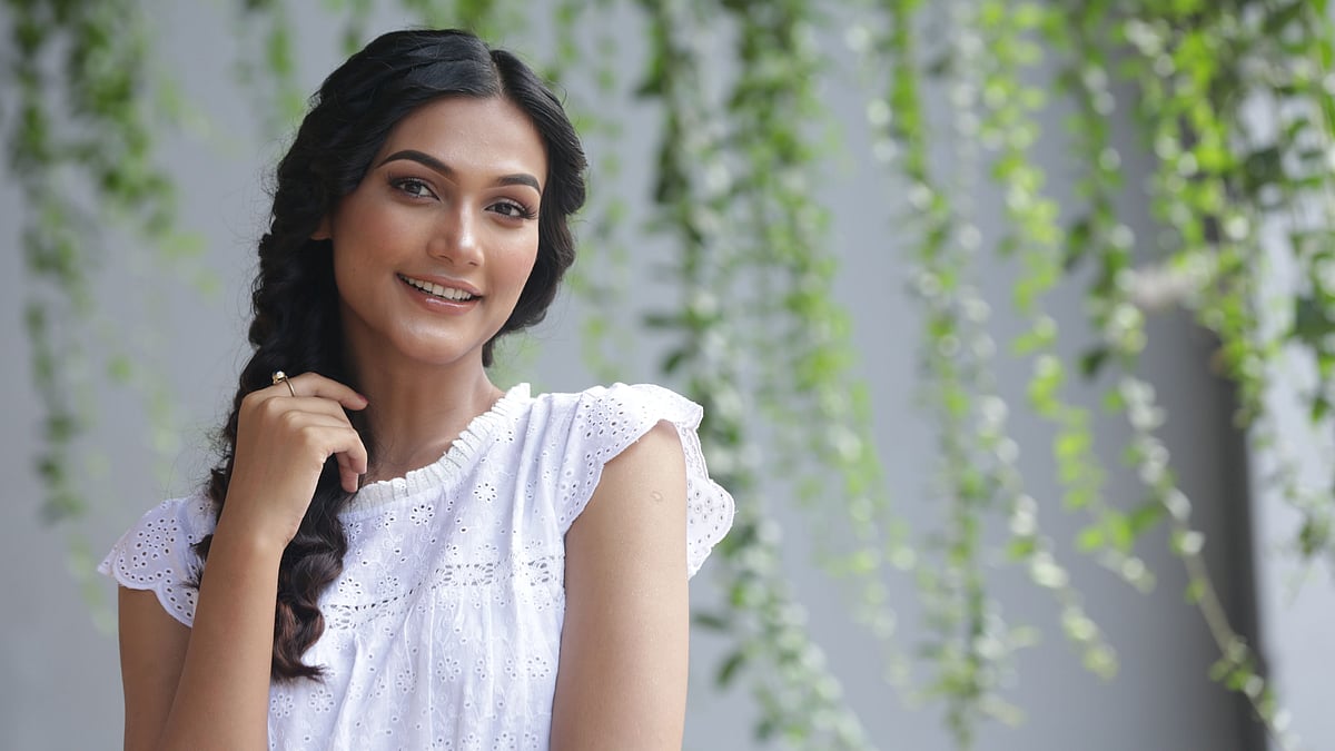 এই গরমে আরাম দেবে হালকা সাজ।