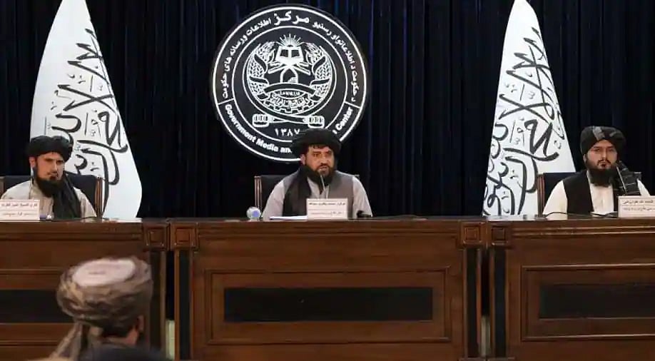 সংবাদ সম্মেলনে বক্তব্য দেন আফগানিস্তানের তালেবান সরকারের প্রতিরক্ষামন্ত্রী মোহাম্মদ ইয়াকুব মুজাহিদ (মাঝে)। রোববার, রাজধানী কাবুলে