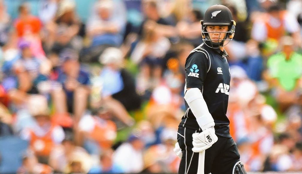 মার্ক চাপম্যান। কাল শতক তুলে নেন