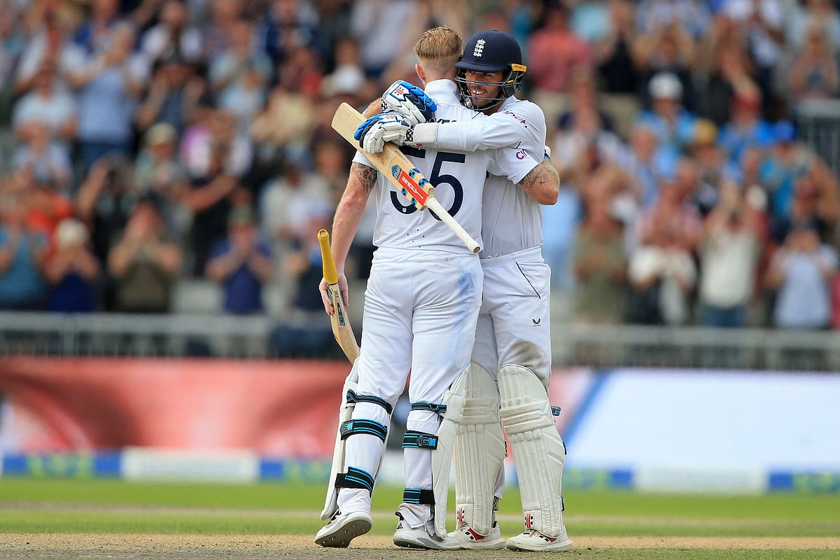 স্টোকসের সঙ্গে ফোকসের শতক, ষষ্ঠ উইকেটে দুজনের ১৭৩ রানের জুটির পর ওল্ড ট্রাফোর্ডে ইংল্যান্ড পৌঁছে গেছে দারুণ এক অবস্থানে