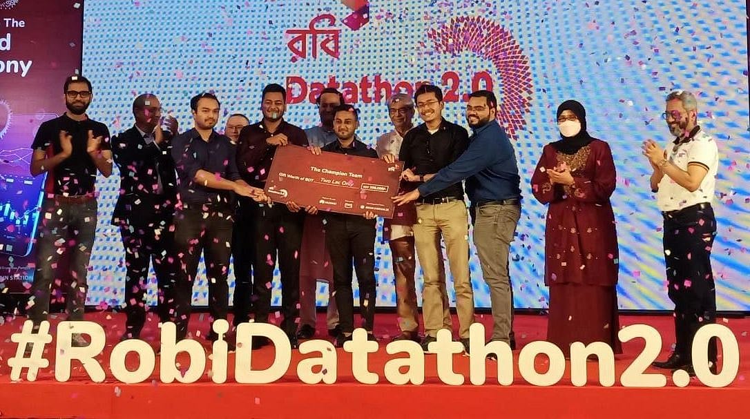 চ্যাম্পিয়ন দলের সঙ্গে অতিথিরা