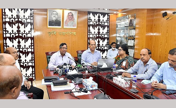 সারের মূল্য বৃদ্ধি নিয়ে সচিবালয়ে মতবিনিময় সভায় বক্তব্য দেন কৃষিমন্ত্রী আব্দুর রাজ্জাক