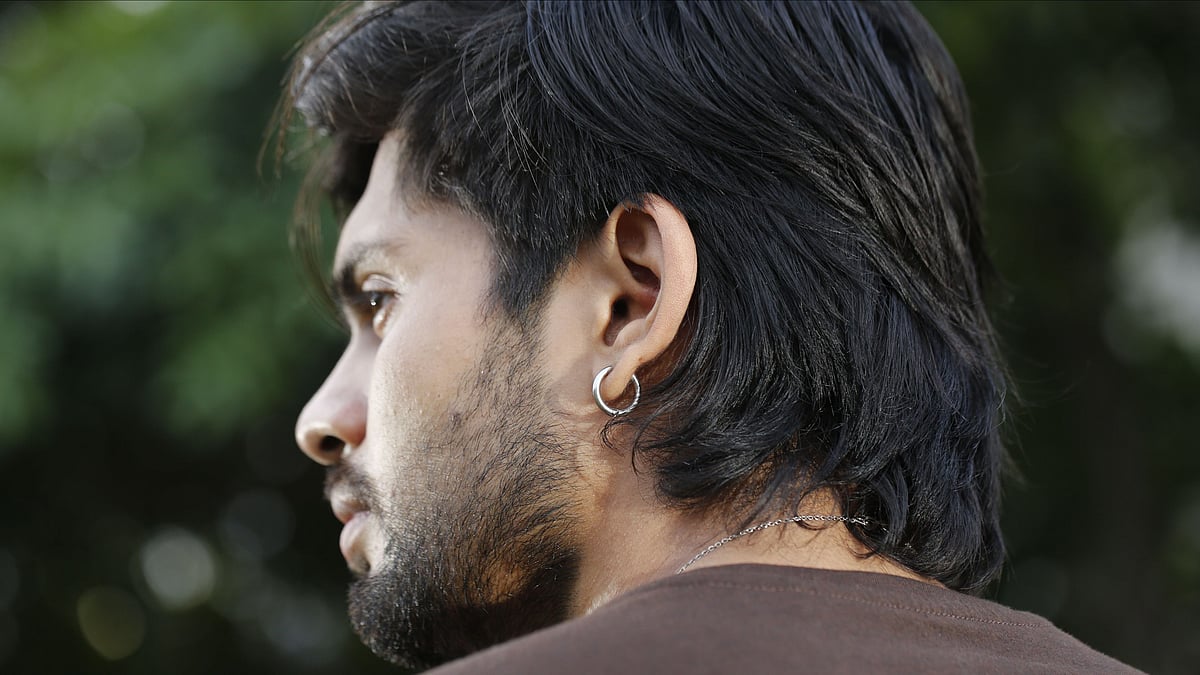 ছেলেরাও এখন গয়না পরার জন্য আগ্রহ প্রকাশ করছে