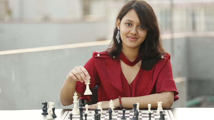 যুদ্ধ যুদ্ধ খেলা আর বুদ্ধির মারপ্যাঁচের অনুভূতি সহজেই পাবেন দাবার বোর্ডে