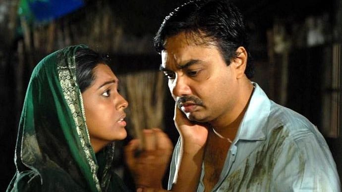 একাত্তরের মা জননী চলচ্চিত্রের একটি দৃশ্যে নিপুণ ও আগুন। এ ছবিতে বকেয়া বাবদ প্রযোজক ও পরিচালক শাহ আলম কিরণের নামে ২০১৬ সালে এফডিসি কর্তৃপক্ষ চেক প্রতারণার মামলা করে, মামলাটি এখনো চলমান।