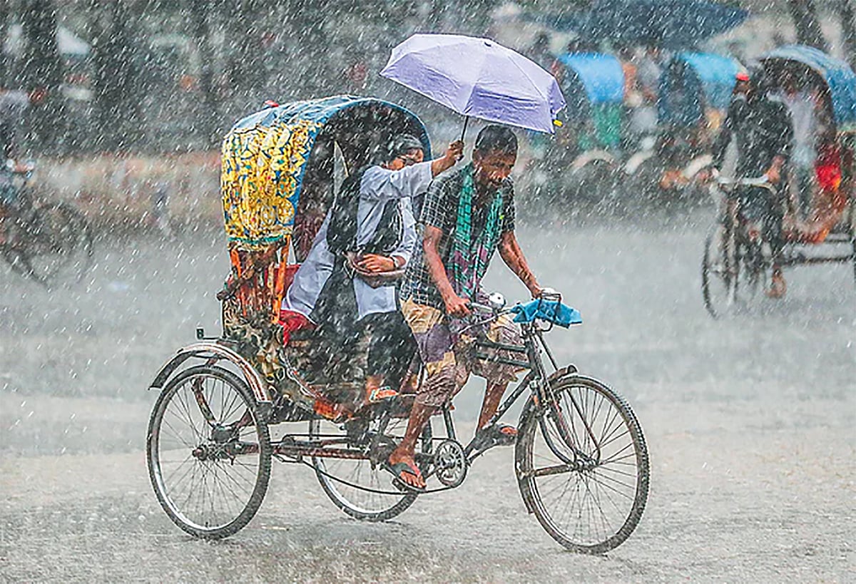 কয়েক দিন সারা দেশে বৃষ্টি হয়েছে। এতে তাপমাত্রা কমলেও টানা বৃষ্টিতে ভোগান্তির সৃষ্টি হয়