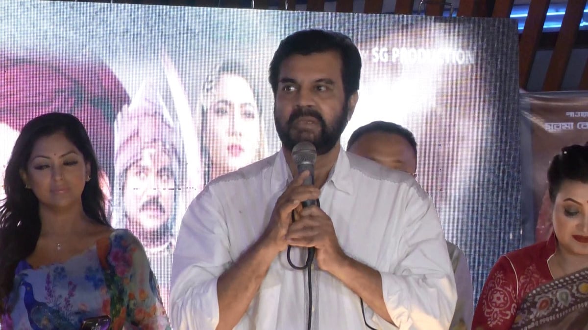 ‘ঈশা খাঁ’ ছবির ট্রেলার ও গানের উদ্বোধন অনুষ্ঠানে কথা বলছেন ইলিয়াস কাঞ্চন।