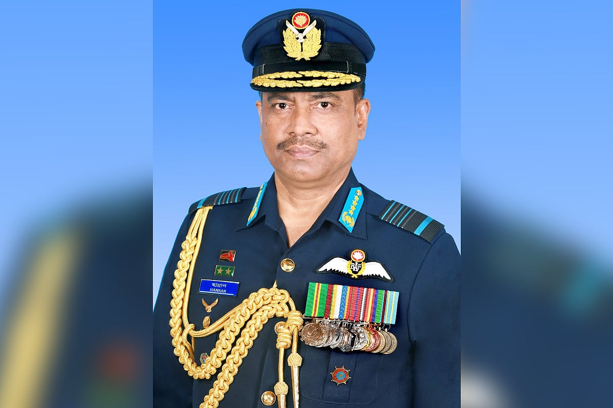 বিমান বাহিনী প্রধান এয়ার চিফ মার্শাল শেখ আব্দুল হান্নান