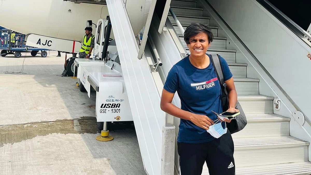 বিমানবন্দরে সাবিনা খাতুন