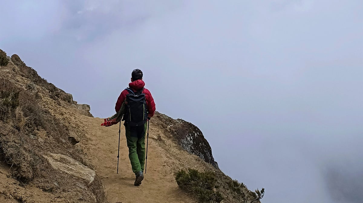পাহাড়ি পথে অবিচল পায়ে লক্ষ্যের দিকে চলতে হয়