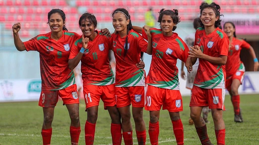 চ্যাম্পিয়ন নারী ফুটবল দল