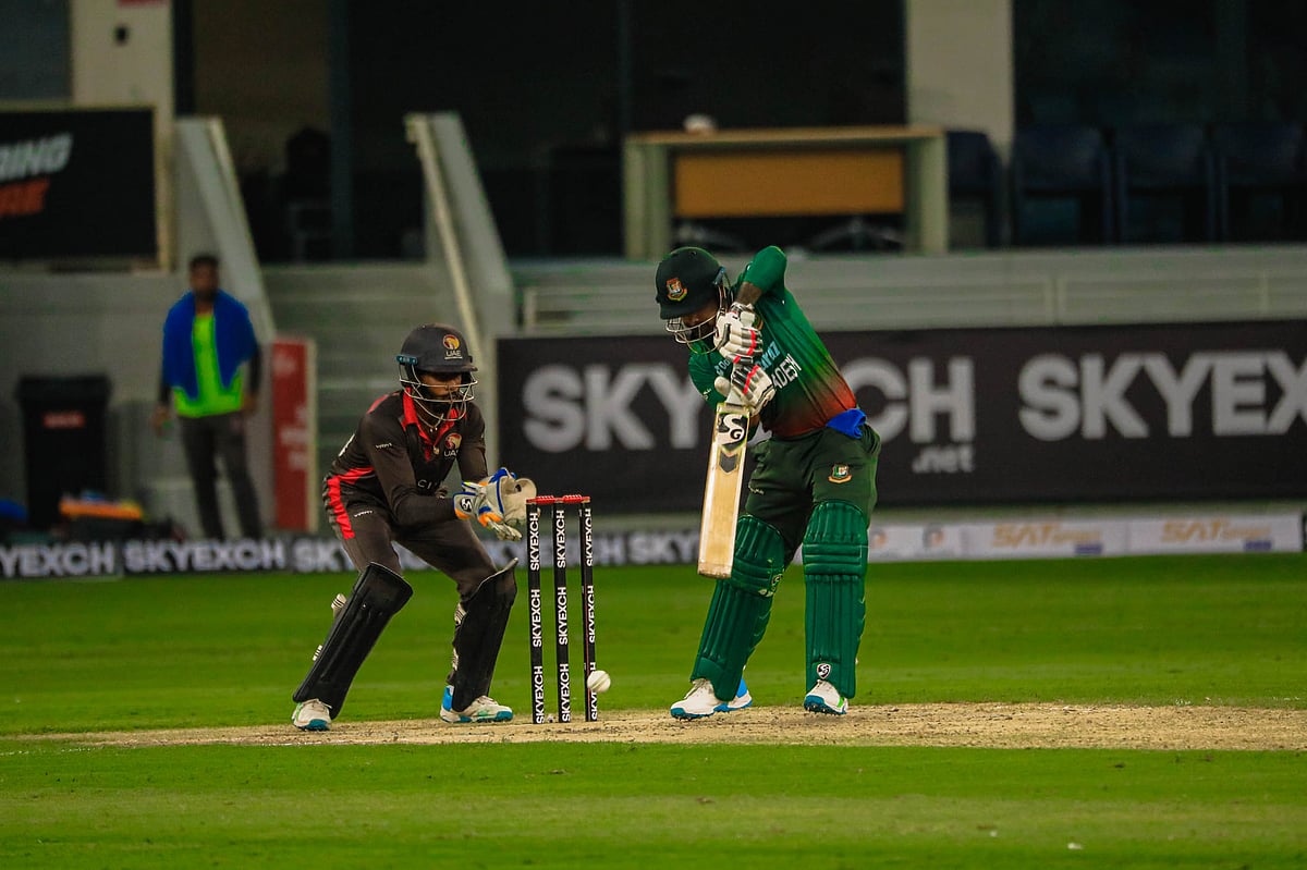 আগে ব্যাটিং করে ১৬৯ রান তোলে বাংলাদেশ