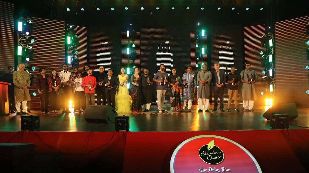 ওটিটি প্ল্যাটফর্ম ও এর সঙ্গে যুক্ত অভিনয়শিল্পী, পরিচালক ও কলাকুশলীদের সম্মাননা জানাতে ব্যতিক্রমী উদ্যোগ নিয়েছে ইংরেজি দৈনিক দ্য ডেইলি স্টার