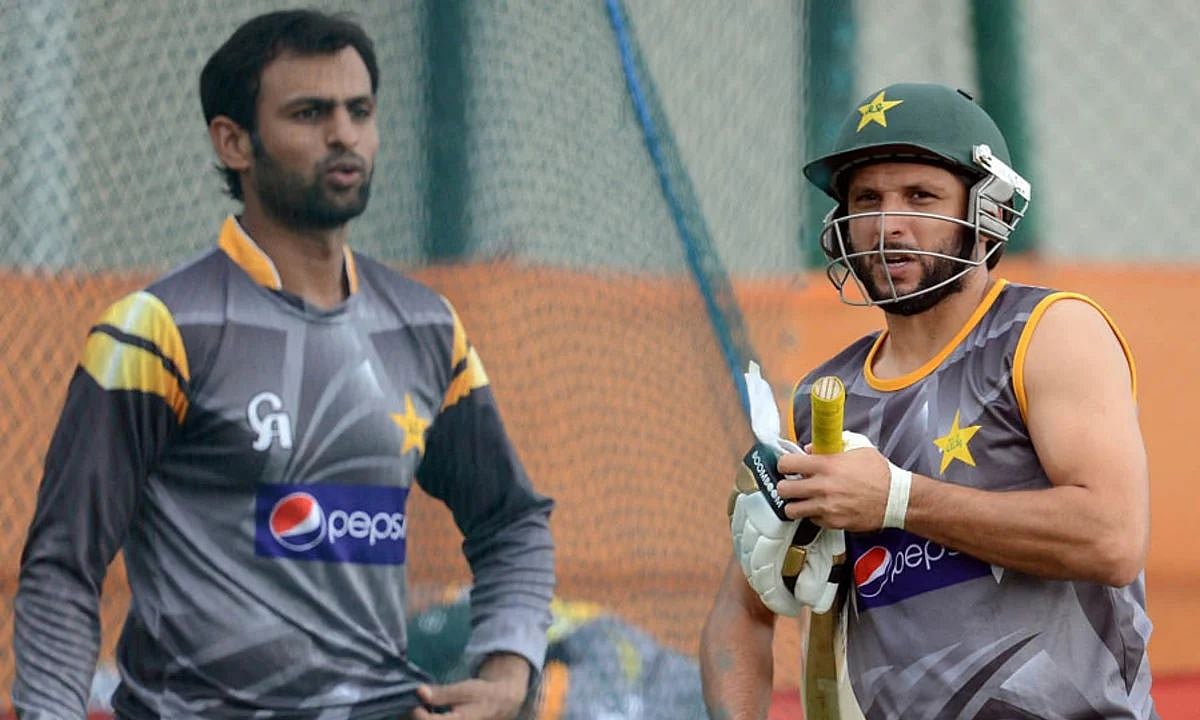 শোয়েব মালিক ও শহিদ আফ্রিদি, যখন একসঙ্গে খেলতেন পাকিস্তান দলে।