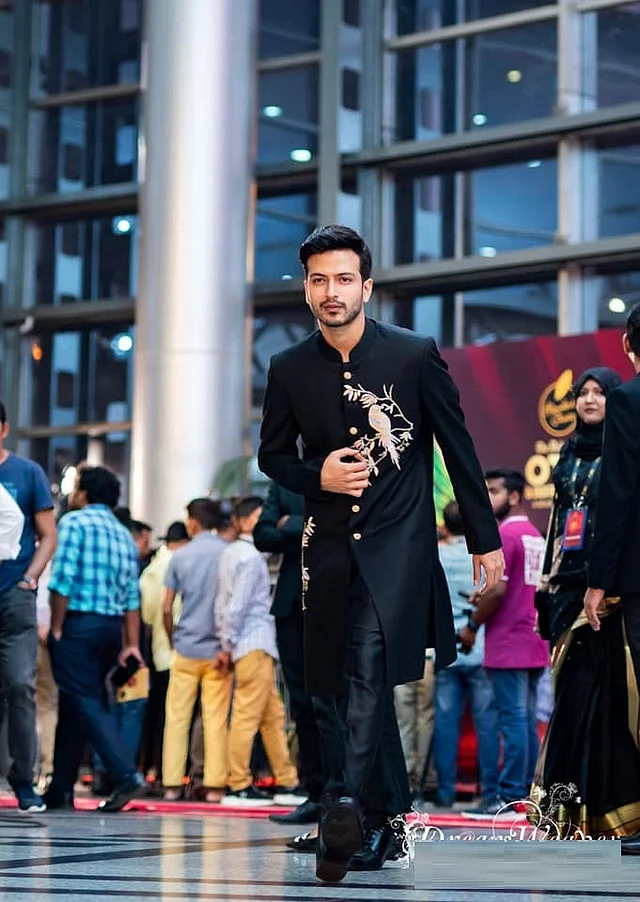 Porno striptizchi raqs