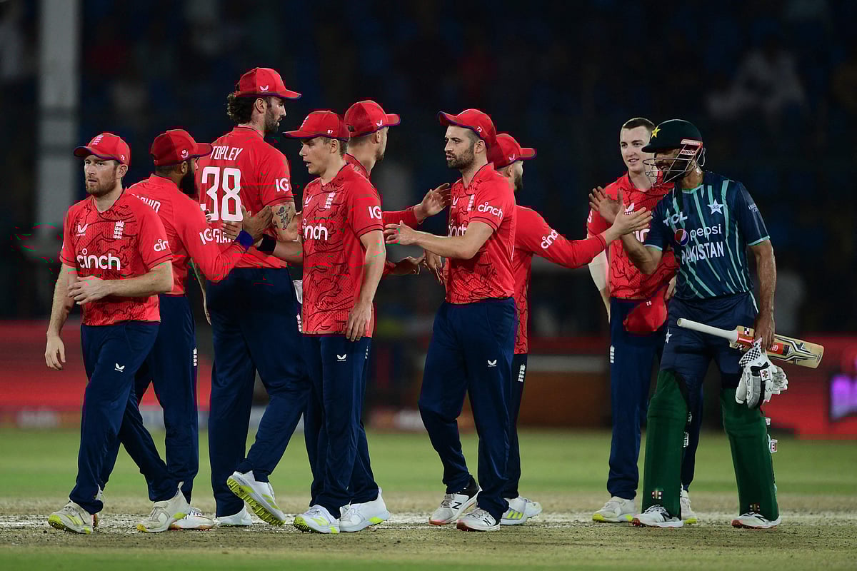 শুরুতেই বাবর–রিজওয়ানকে হারিয়ে ম্যাচ থেকে ছিটকে যায় পাকিস্তান