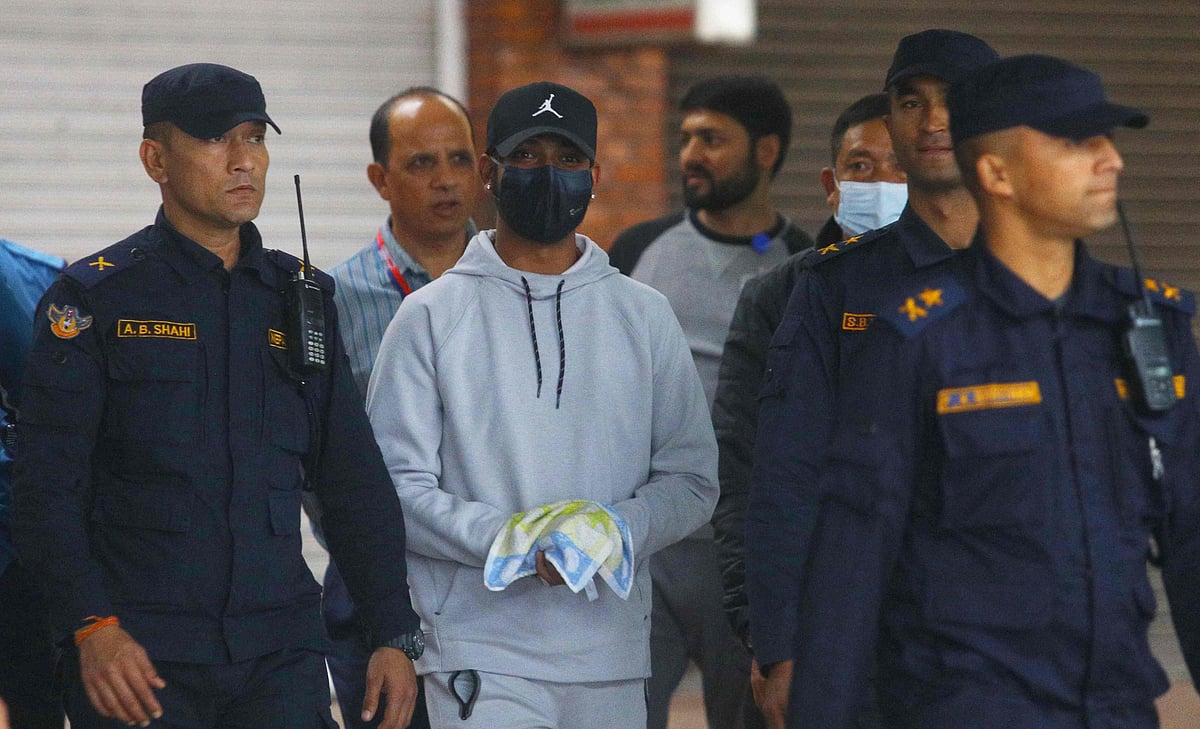 গ্রেপ্তারি পরোয়ানা জারির এক মাস পর দেশে ফিরেছেন নেপালের ক্রিকেটার সন্দীপ লামিচানে