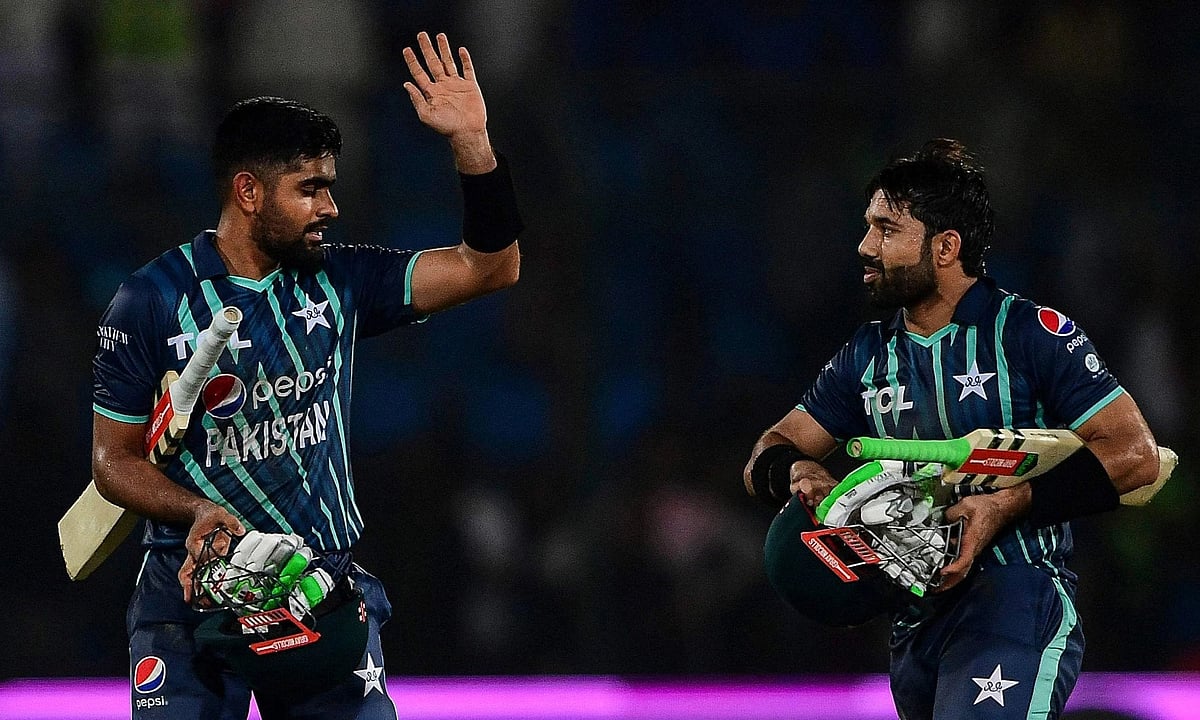 টি–টোয়েন্টি র‌্যাঙ্কিংয়ে শীর্ষে এখন রিজওয়ান, বাবর আছেন তিনে