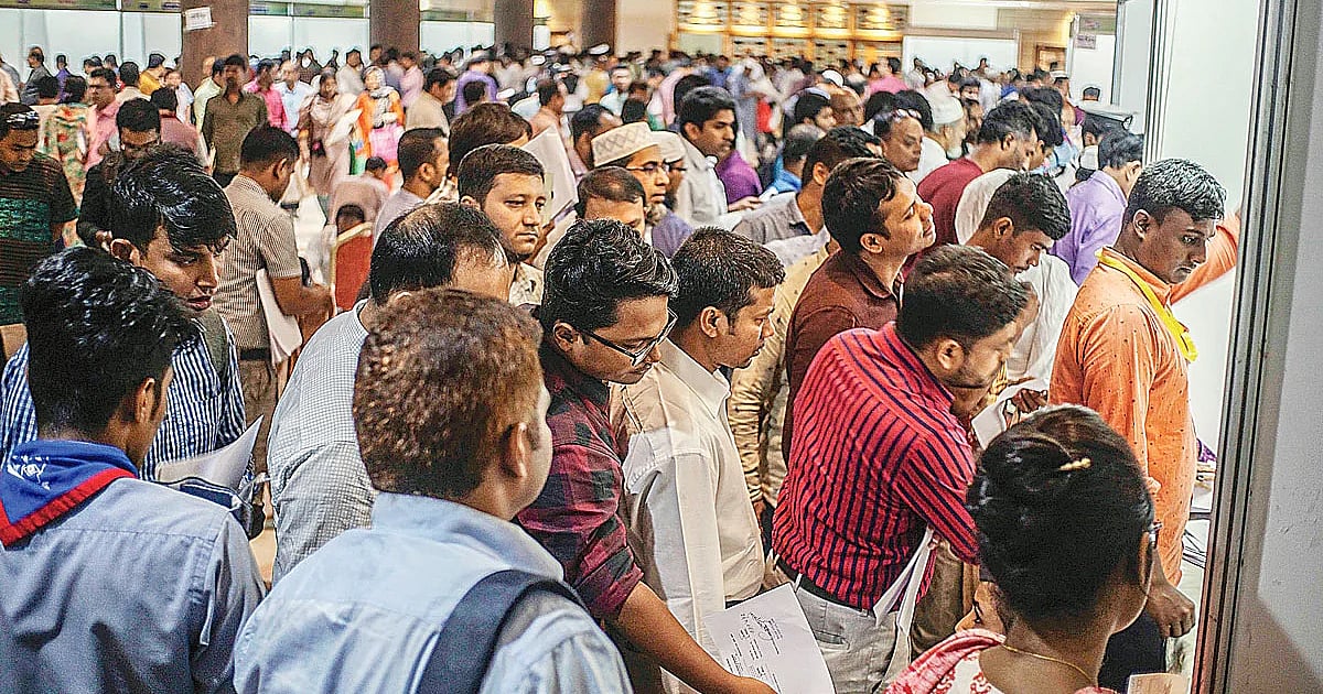 করমেলায় রিটার্ন জমা দিতে এভাবেই স্বতস্ফূর্তভাবে ভিড় করতেন করদাতারা। তবে গত দুই বছর ধরে সেই দৃশ্য দেখা যায়নি। এবারও এমন দৃশ্য দেখা যাবে না।