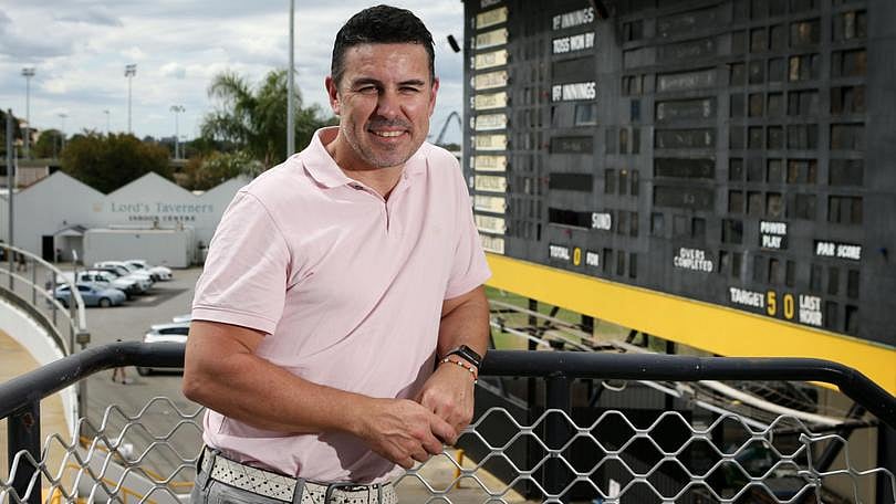 মৃত্যুর মুখ থেকে ফিরে আসা নেদারল্যান্ডস দলের প্রধান কোচ ক্যাম্পবেল