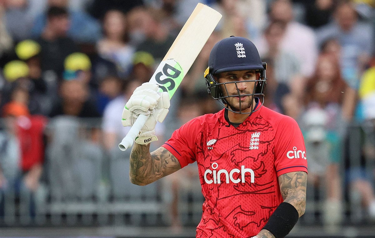 অস্ট্রেলিয়ার বিপক্ষে সিরিজের প্রথম টি–টোয়েন্টিতে ৮৪ রানের ইনিংস খেলেন অ্যালেক্স হেলস