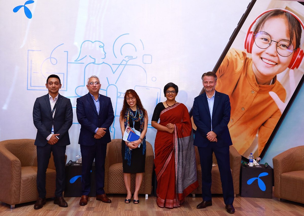 মঙ্গলবার রাজধানীর একটি হোটেলে টেলিনরের ‘ডিজিটাল লাইভস ডিকোডেড’ শীর্ষক সমীক্ষা প্রতিবেদন প্রকাশ অনুষ্ঠানে অতিথিরা