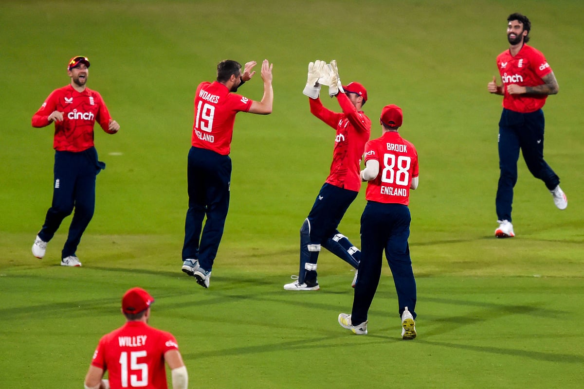 সিরিজ নির্ধারণী শেষ ম্যাচে পাকিস্তানকে ৬৭ রানে হারিয়েছে মঈন আলীর দল।