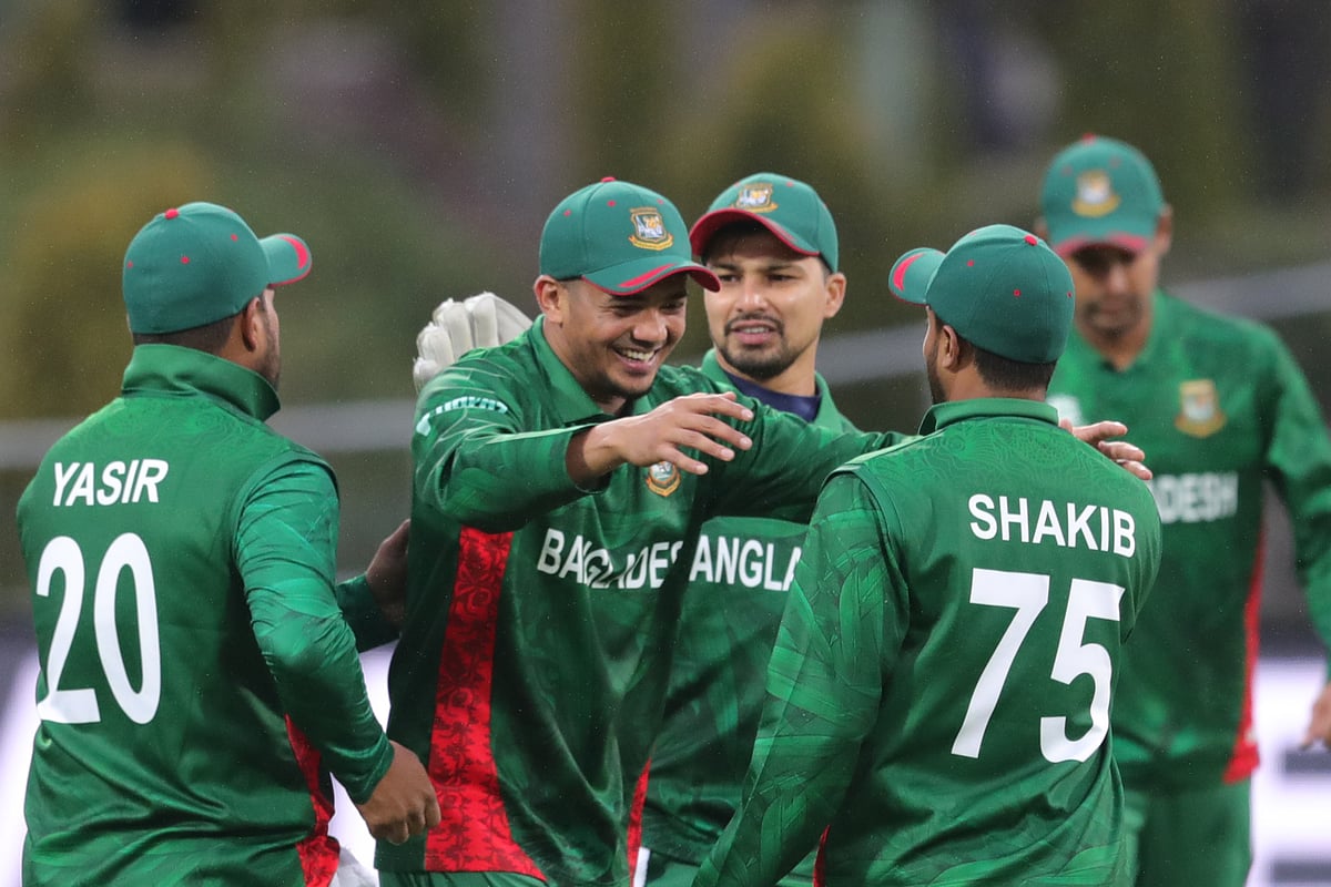 জয়ের পর উদ্‌যাপন বাংলাদেশ দলের